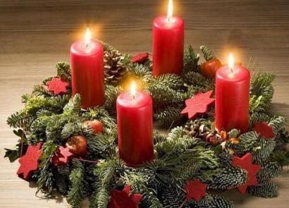 New Christmas celebration wreath: a symbol of the celebration and journey