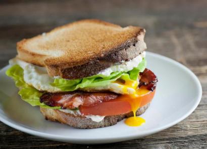 Cum să faci sandvișuri fierbinți Cum să faci un sandviș cu ouă și pâine